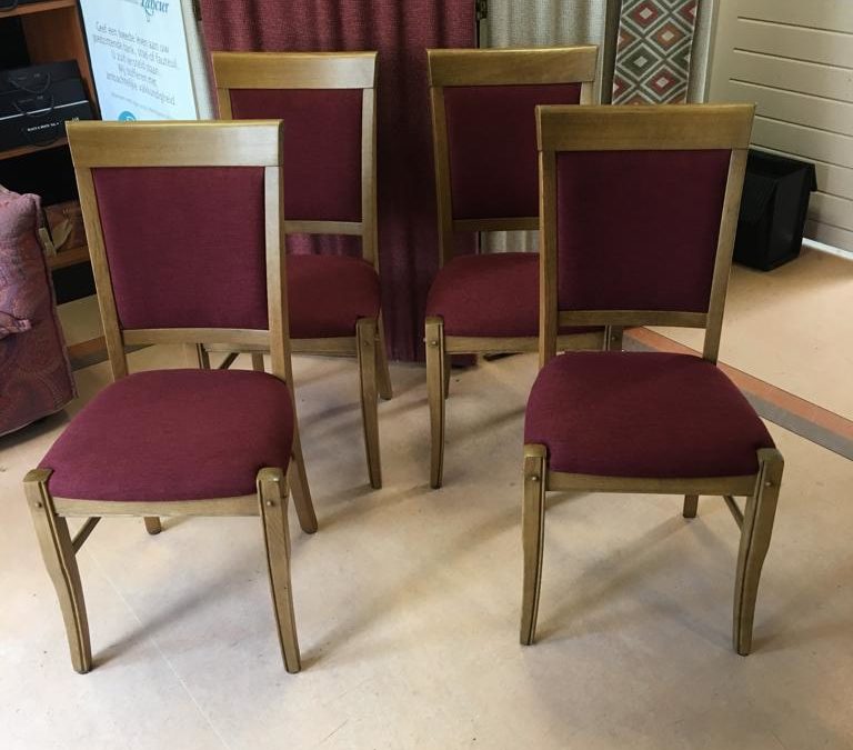 4 stoelen gestoffeerd