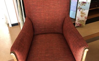 80 jaar oude stoel geherstoffeerd